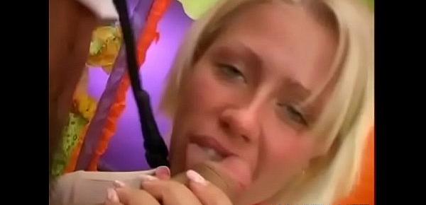  Goluptious chick Merry seems to be a slut with such a blowjob